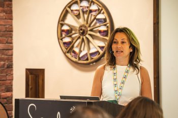 Наталія Клєцова презентує ШІ та цифровізацію Наталія Клєцова презентує ШІ та цифровізацію